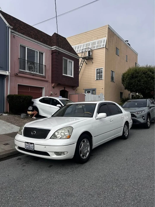 2001 Lexus LS 3rd Gen - Image 2 of 15