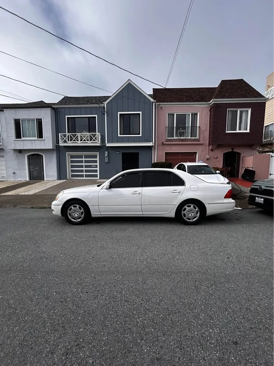 2001 Lexus LS 3rd Gen - Image 3 of 15