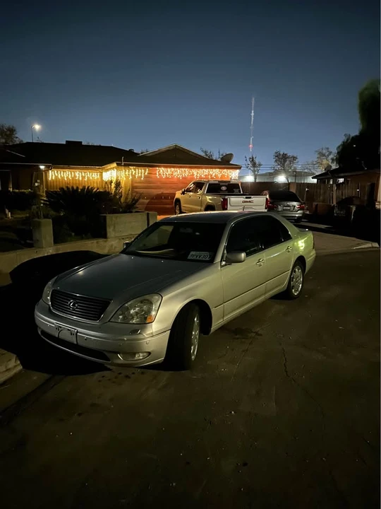2001 Lexus LS 3rd Gen - Image 8 of 11