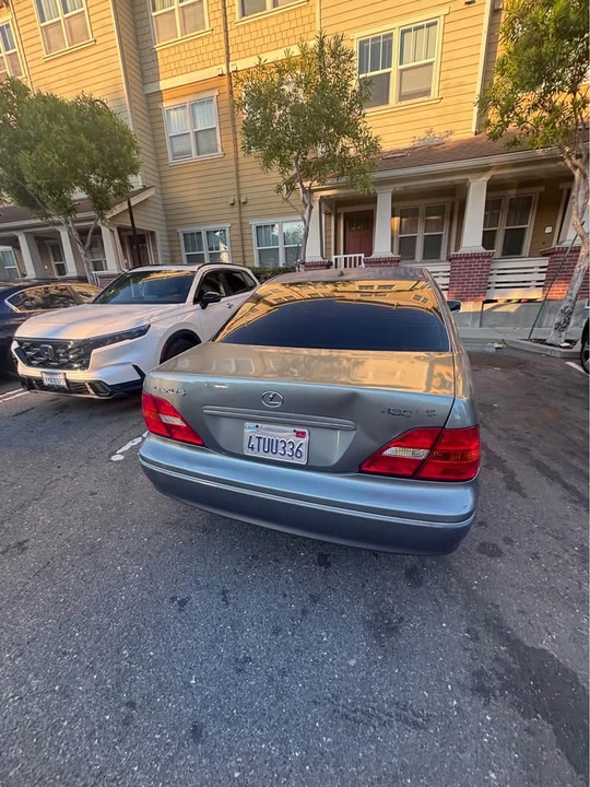 2001 Lexus LS 3rd Gen - Image 6 of 9