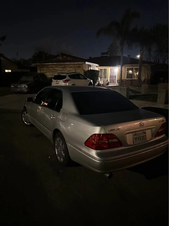 2001 Lexus LS 3rd Gen - Image 7 of 11