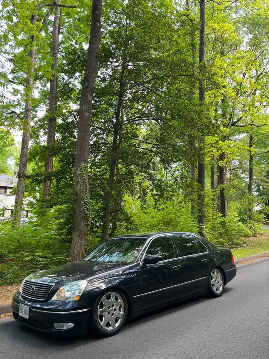 2001 Lexus LS 3rd Gen - Image 2 of 9