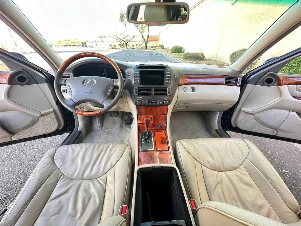 2001 Lexus LS 3rd Gen - Image 9 of 12