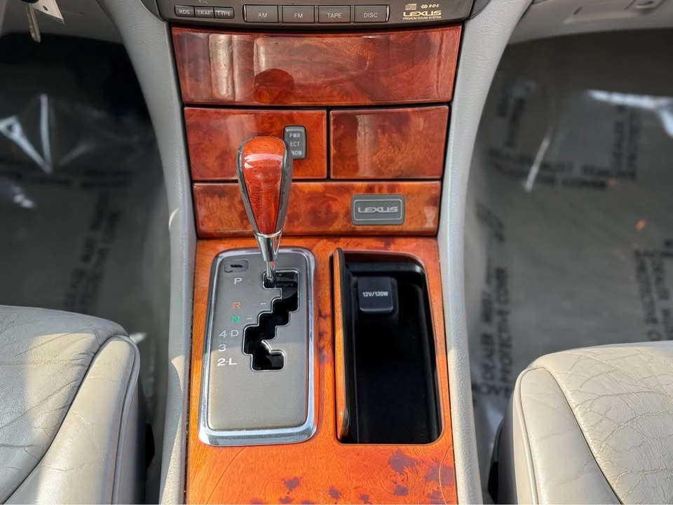 2001 Lexus LS 3rd Gen - Image 11 of 20