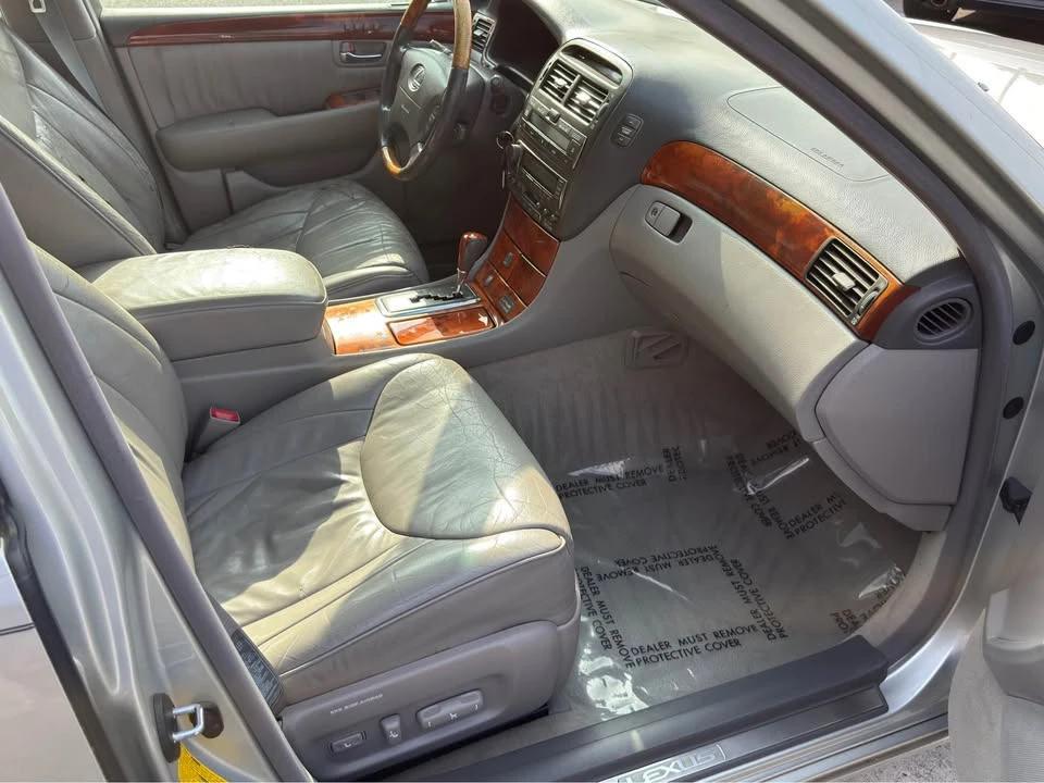 2001 Lexus LS 3rd Gen - Image 15 of 20