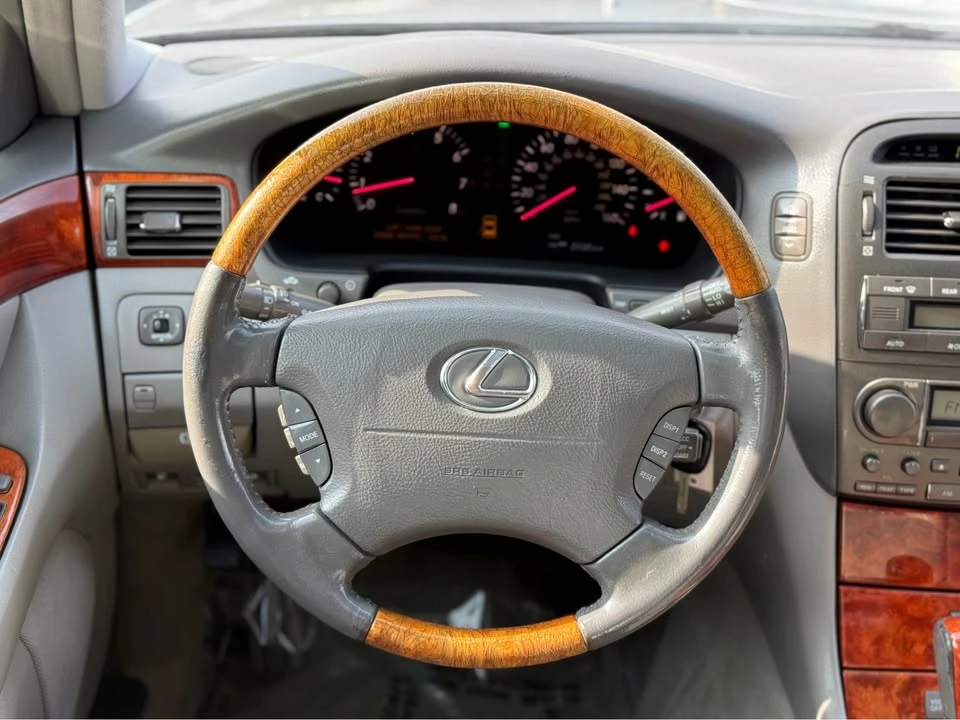 2001 Lexus LS 3rd Gen - Image 12 of 20