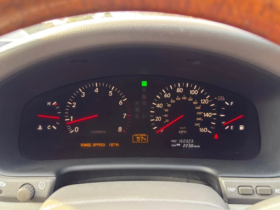 2001 Lexus LS 3rd Gen - Image 13 of 20