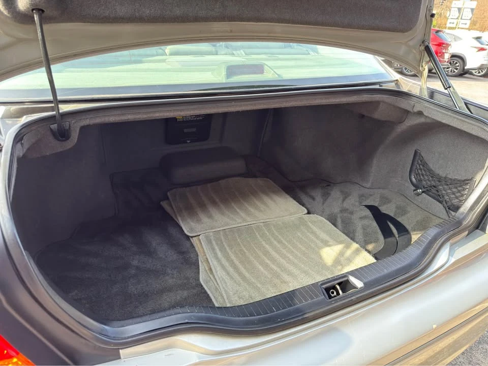 2001 Lexus LS 3rd Gen - Image 19 of 20