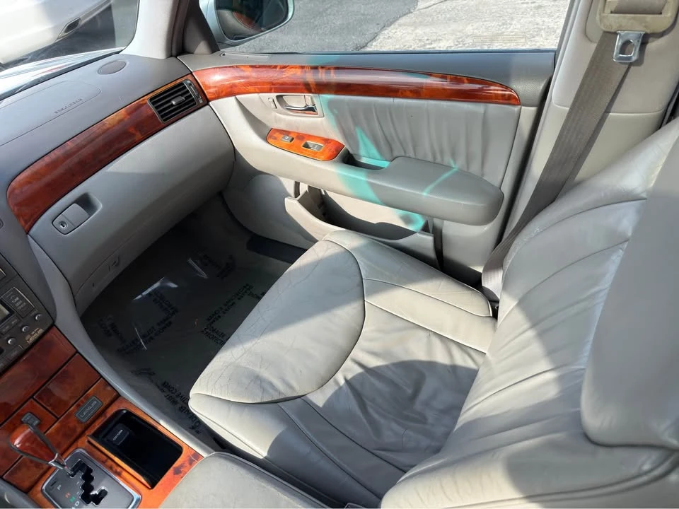2001 Lexus LS 3rd Gen - Image 9 of 20