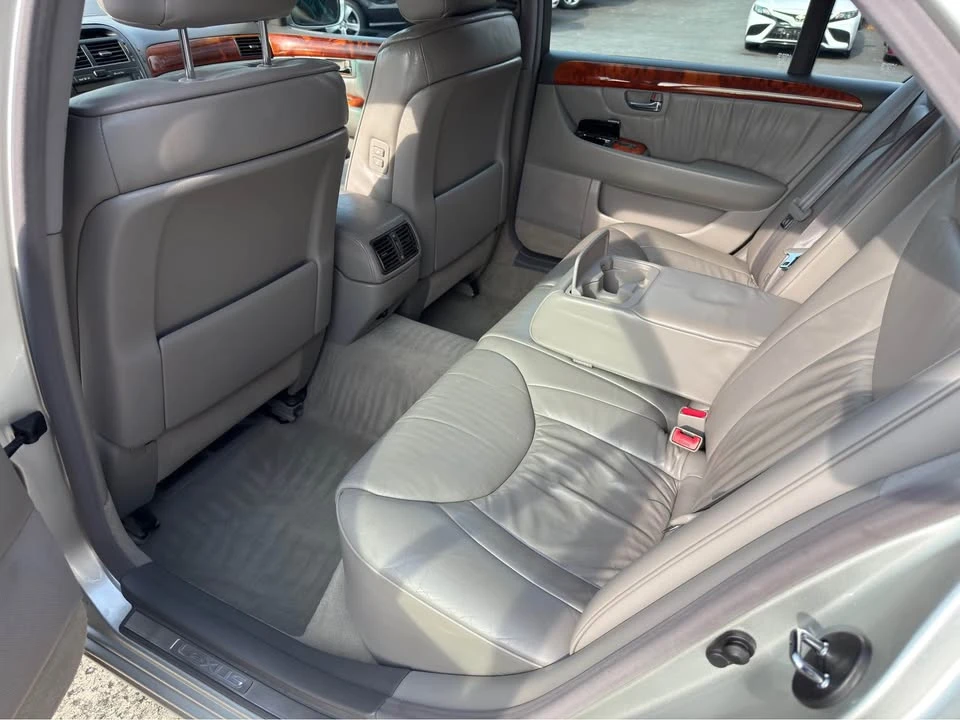 2001 Lexus LS 3rd Gen - Image 17 of 20