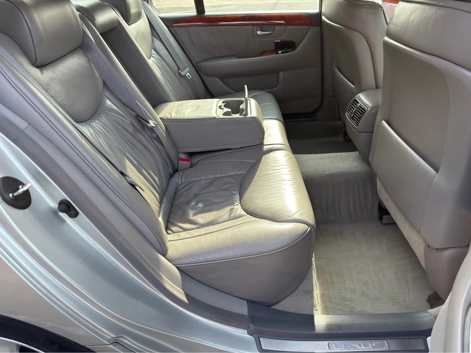 2001 Lexus LS 3rd Gen - Image 16 of 20