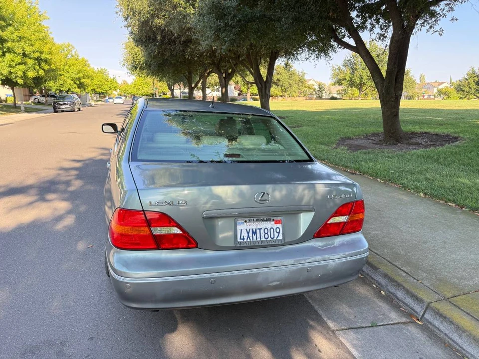 2001 Lexus LS 3rd Gen - Image 2 of 5