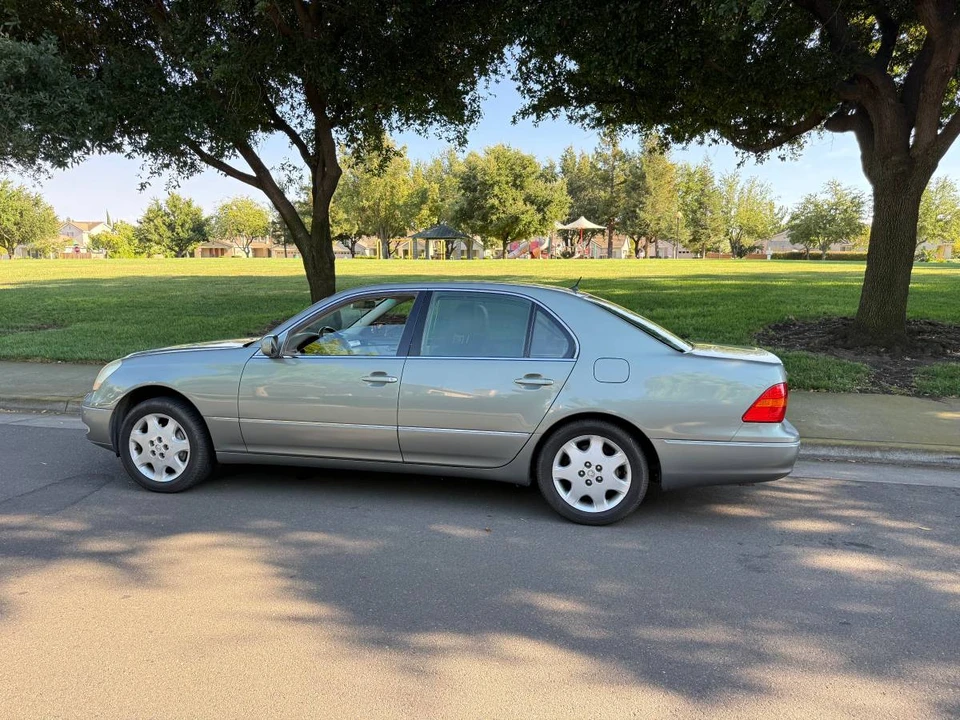 2001 Lexus LS 3rd Gen - Image 4 of 5