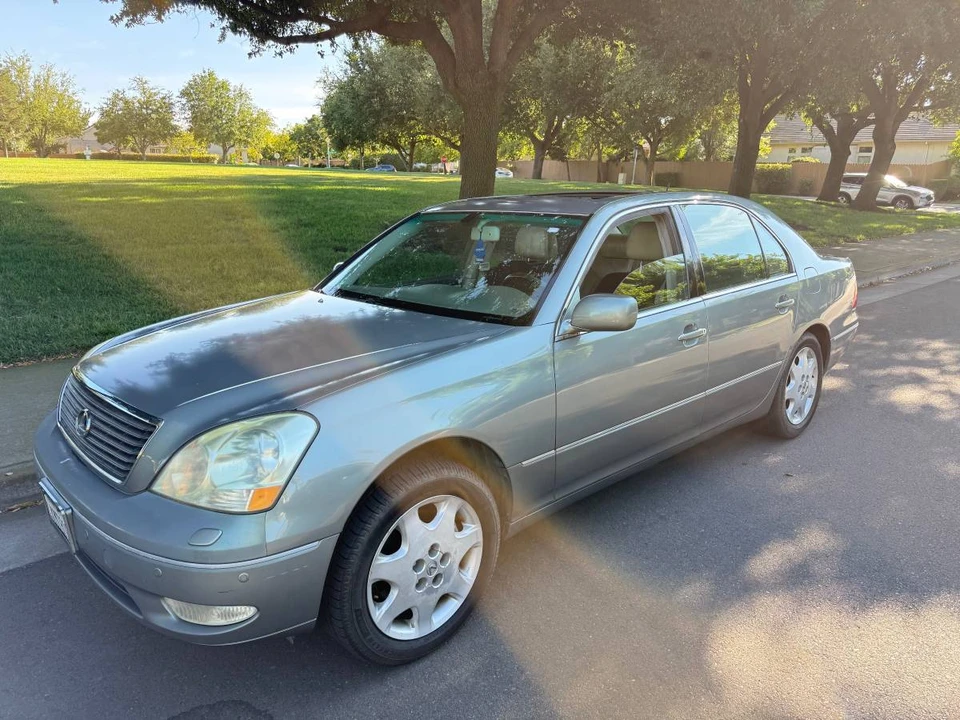 2001 Lexus LS 3rd Gen - Image 3 of 5