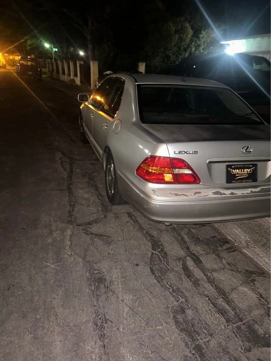 2001 Lexus LS 3rd Gen - Image 3 of 5