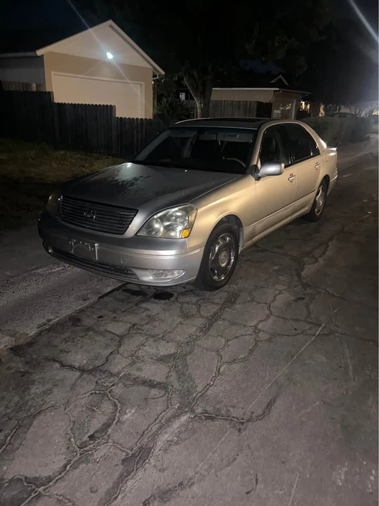 2001 Lexus LS 3rd Gen - Image 2 of 5
