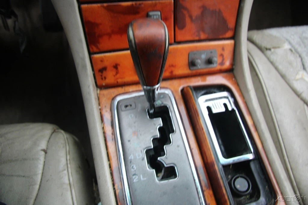 2001 Lexus LS 2nd Gen - Image 19 of 21