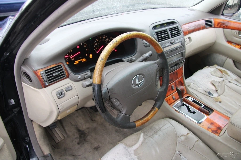 2001 Lexus LS 2nd Gen - Image 14 of 21