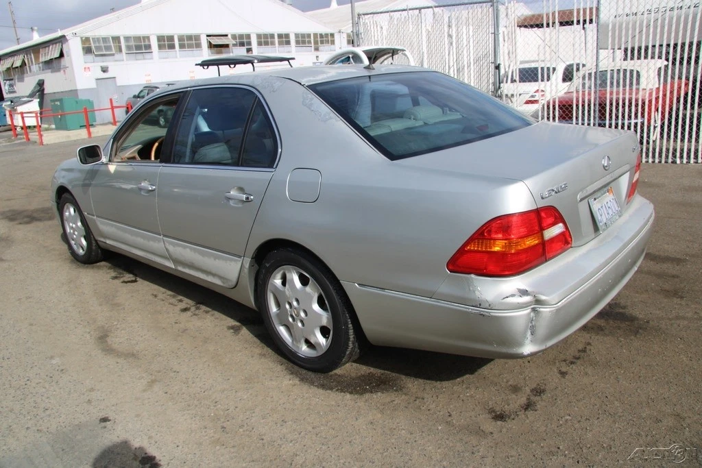 2001 Lexus LS 3rd Gen - Image 5 of 21