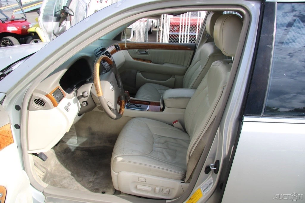 2001 Lexus LS 3rd Gen - Image 16 of 21
