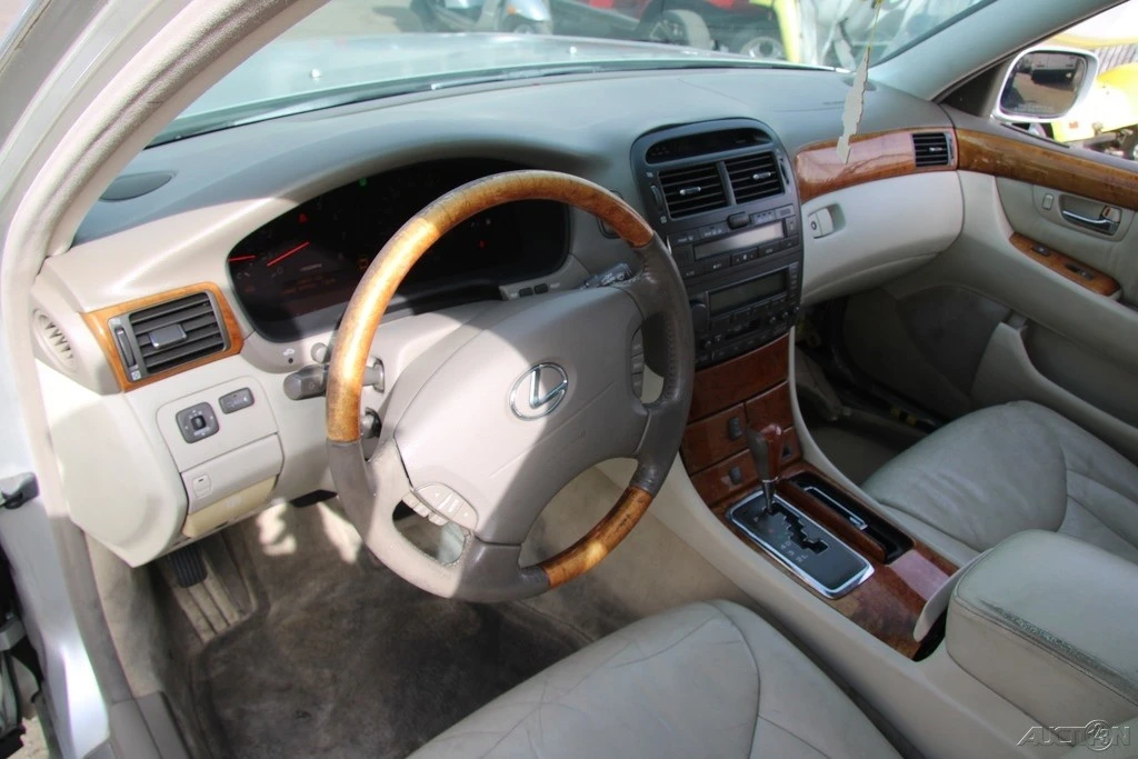2001 Lexus LS 3rd Gen - Image 17 of 21
