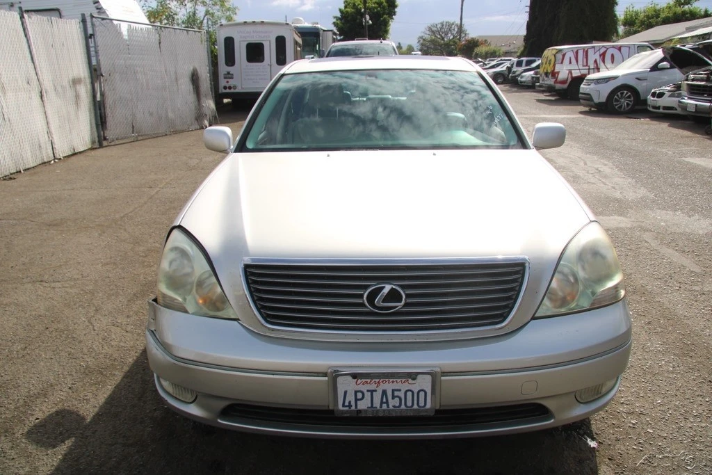 2001 Lexus LS 3rd Gen - Image 11 of 21