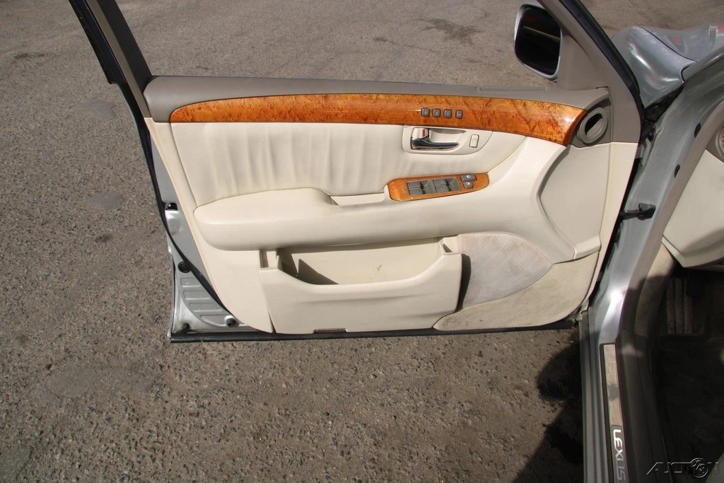 2001 Lexus LS 3rd Gen - Image 15 of 21