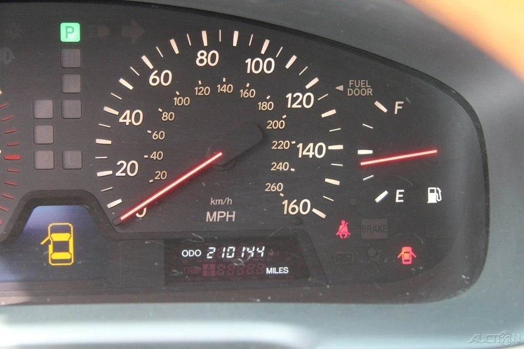 2001 Lexus LS 3rd Gen - Image 19 of 21