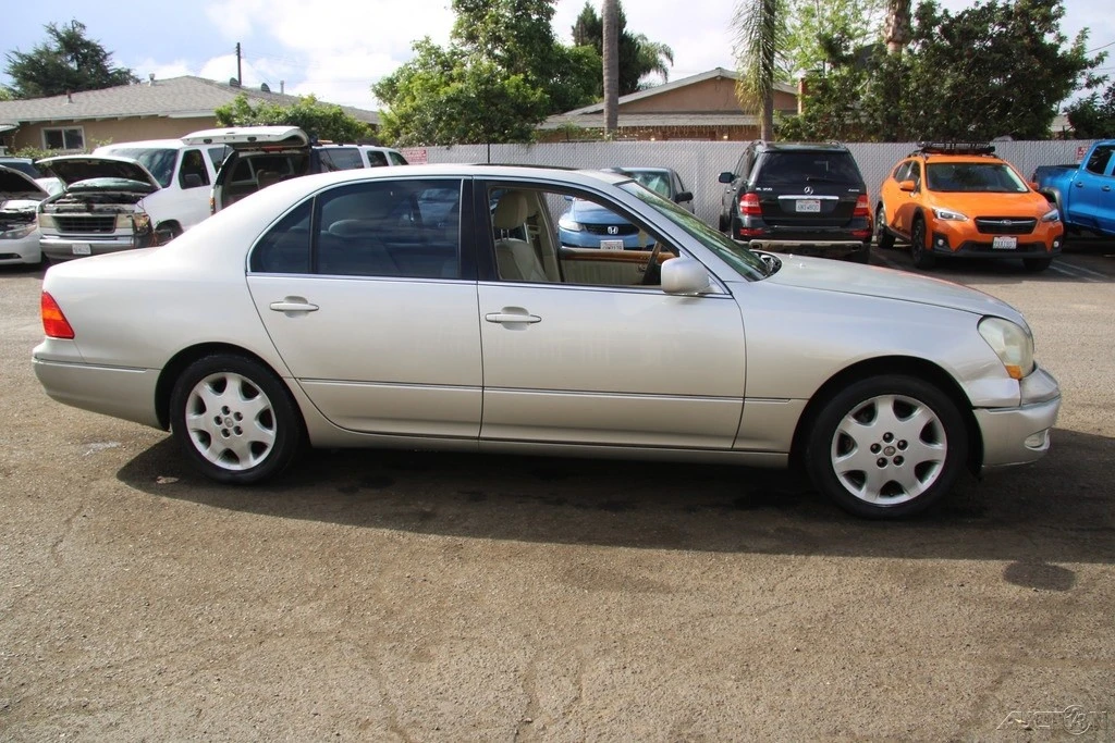 2001 Lexus LS 3rd Gen - Image 9 of 21