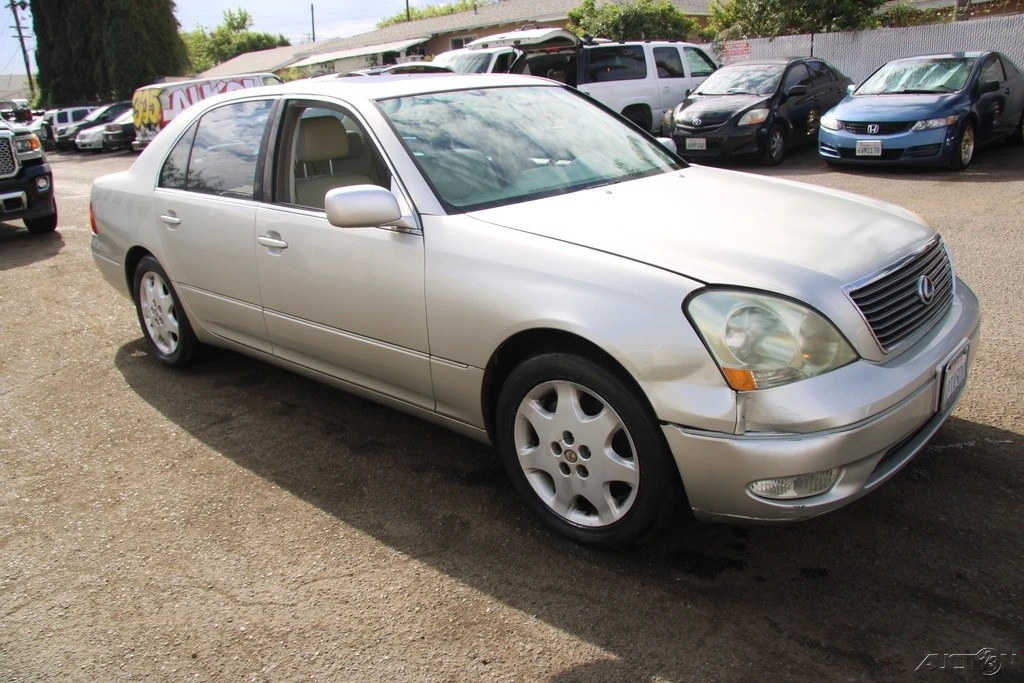 2001 Lexus LS 3rd Gen - Image 10 of 21