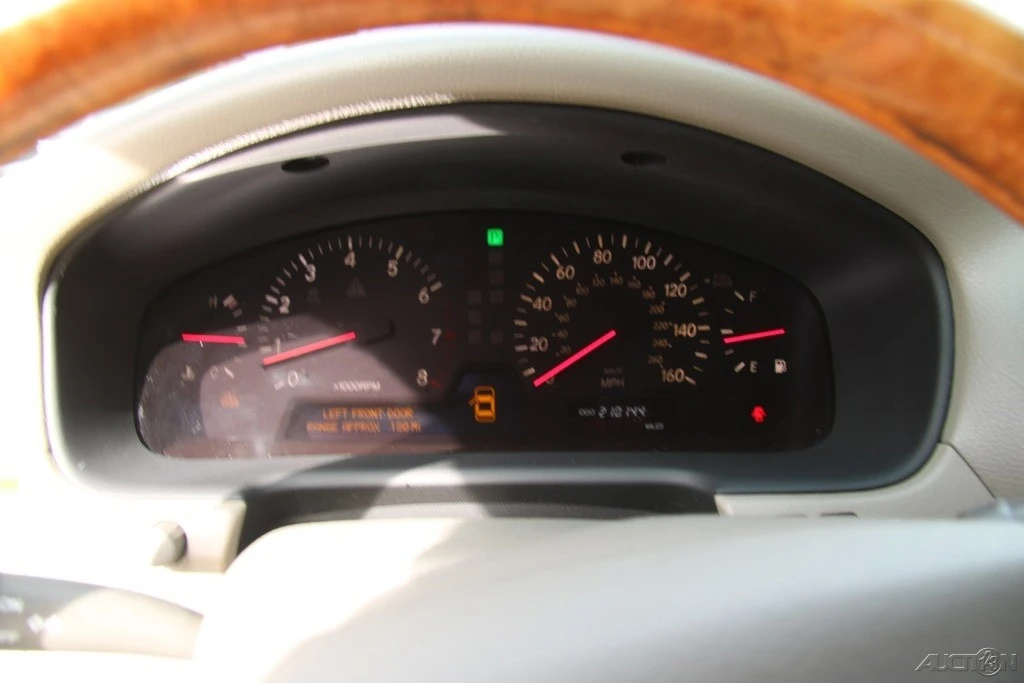 2001 Lexus LS 3rd Gen - Image 18 of 21