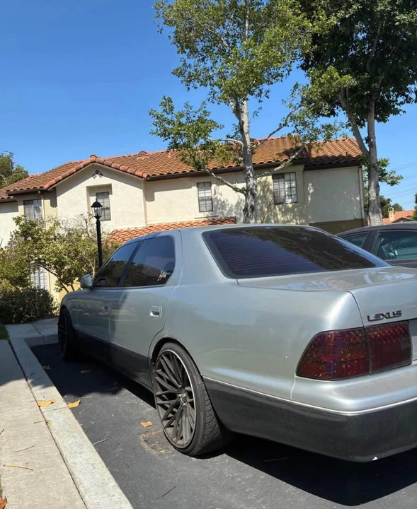 2001 Lexus LS 3rd Gen - Image 4 of 6