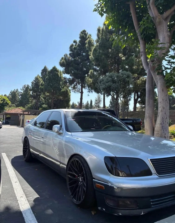 2001 Lexus LS 3rd Gen - Image 2 of 6
