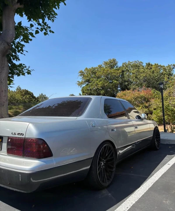 2001 Lexus LS 3rd Gen - Image 3 of 6