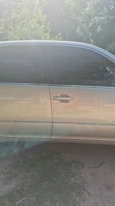 2001 Lexus LS 3rd Gen - Image 3 of 5