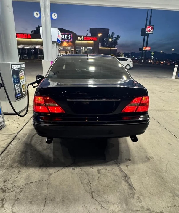 2001 Lexus LS 3rd Gen - Image 3 of 6