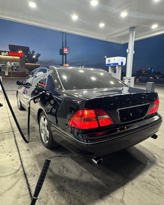 2001 Lexus LS 3rd Gen - Image 4 of 6
