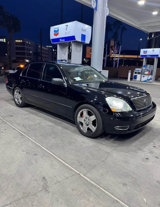 2001 Lexus LS 3rd Gen - Image 2 of 6