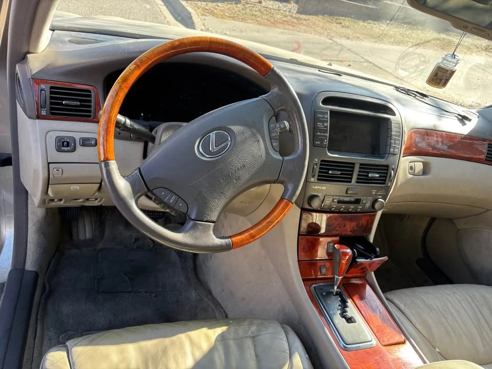 2001 Lexus LS 3rd Gen - Image 6 of 9
