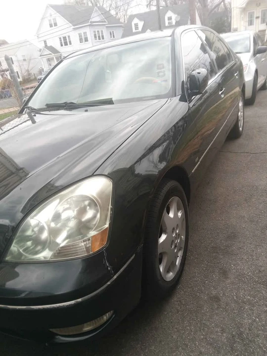 2001 Lexus LS 3rd Gen - Image 2 of 10