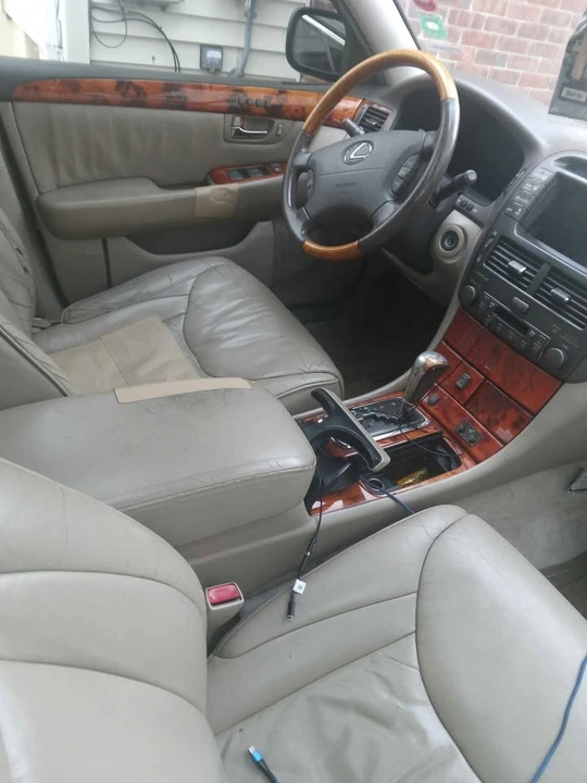 2001 Lexus LS 3rd Gen - Image 7 of 10