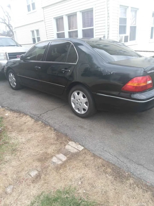 2001 Lexus LS 3rd Gen - Image 10 of 10