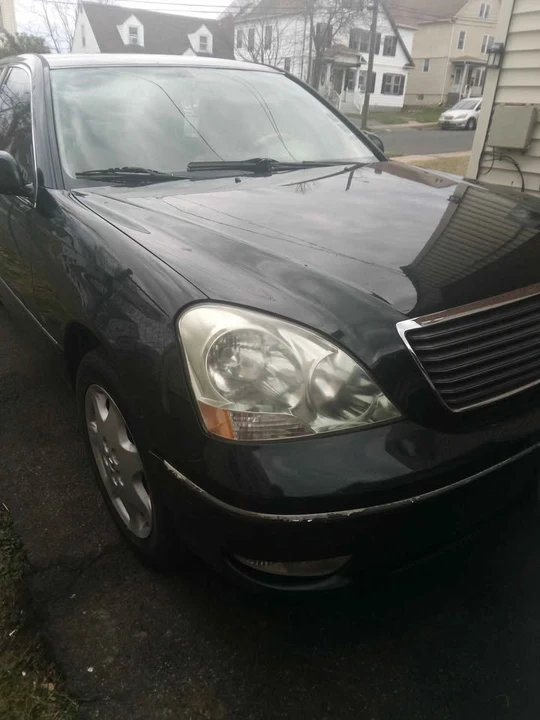 2001 Lexus LS 3rd Gen - Image 3 of 10