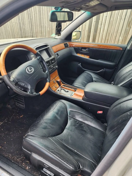 2001 Lexus LS 3rd Gen - Image 2 of 4