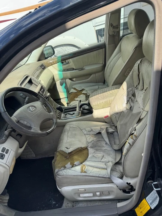 2001 Lexus LS 3rd Gen - Image 11 of 11
