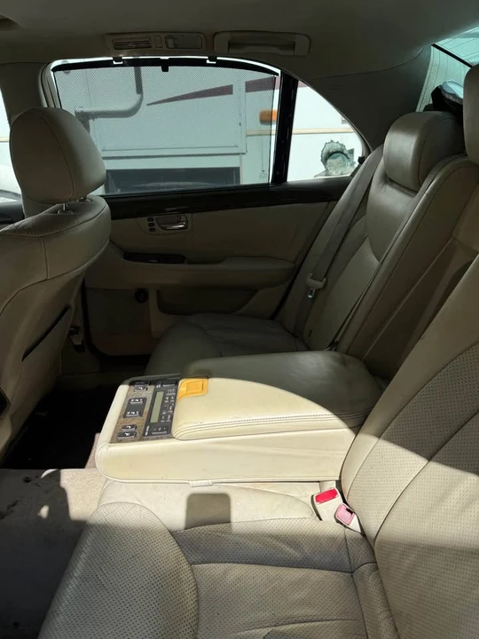 2001 Lexus LS 3rd Gen - Image 8 of 11