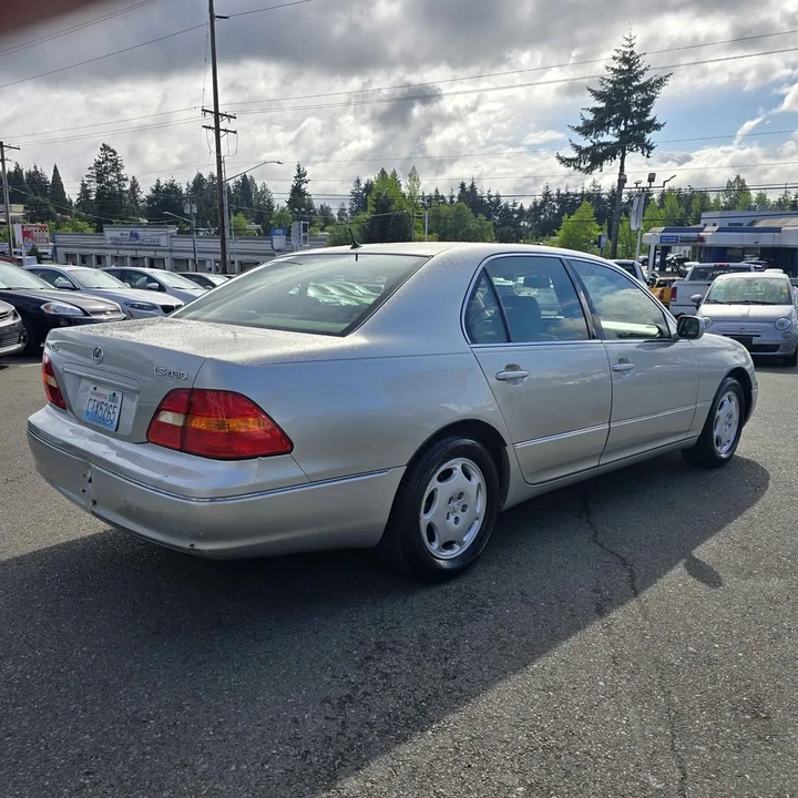 2001 Lexus LS 3rd Gen - Image 5 of 17