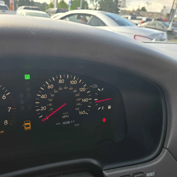2001 Lexus LS 3rd Gen - Image 17 of 17