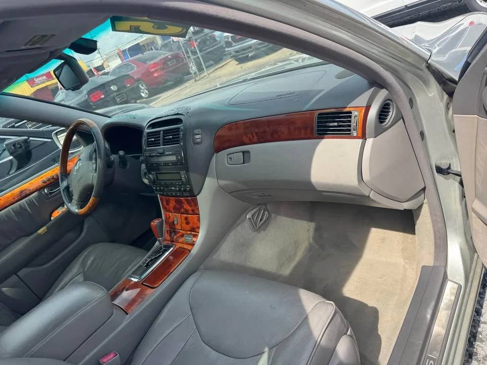 2001 Lexus LS 3rd Gen - Image 5 of 20