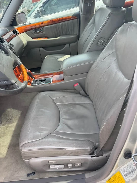 2001 Lexus LS 3rd Gen - Image 14 of 20